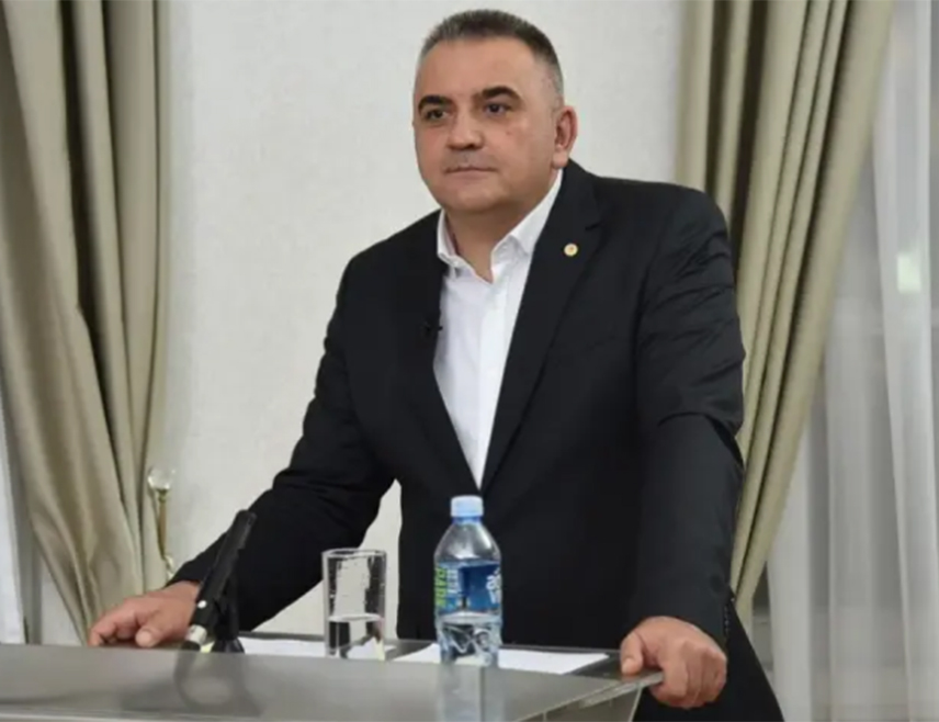 СТАНИВУКОВИЋ НИЈЕ ИСПУНИО ОБЕЋАЊА, БАВИ СЕ ПЕРФОРМАНСОМ