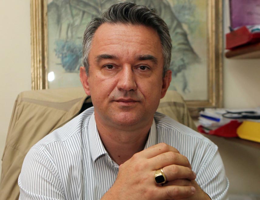 BELGRADE, APRIL 15 /SRNA/ – General Ratko Mladić suffered a mild stroke and is now in a very serious condition, his son Darko Mladić told SRNA.