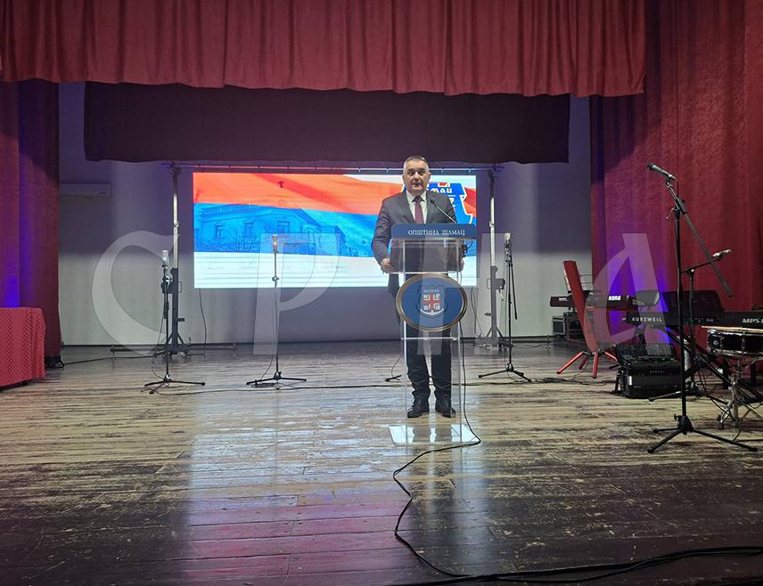 ШАМАЦ, 15. АПРИЛА /СРНА/ - Премијер Републике Српске Саво Минић изјавио је да ће Влада подржати развојне пројекте у општини Шамац, те истакао да је циљ да се кроз заједнички рад и сарадњу створе бољи услови за живот свих грађана ове локалне заједнице.