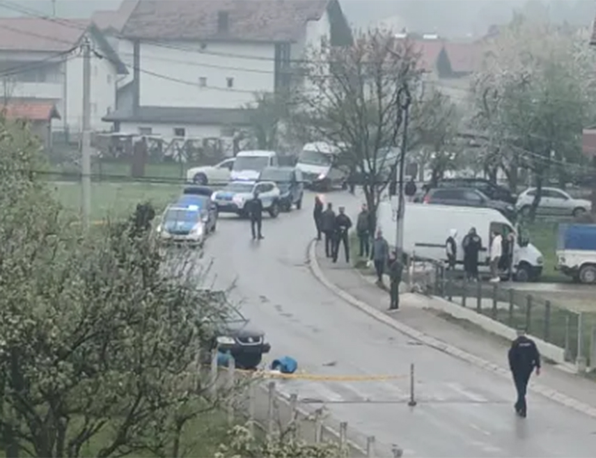 БАЊАЛУКА, 15. АПРИЛА /СРНА/ - Жена А. С. смртно је страдала јутрос у Котор Варошу када ју је на тротоару ударио аутомобил који је возила двадесетједногодишња С. М, саопштено је из Окружног јавног тужилаштва Бањалука.