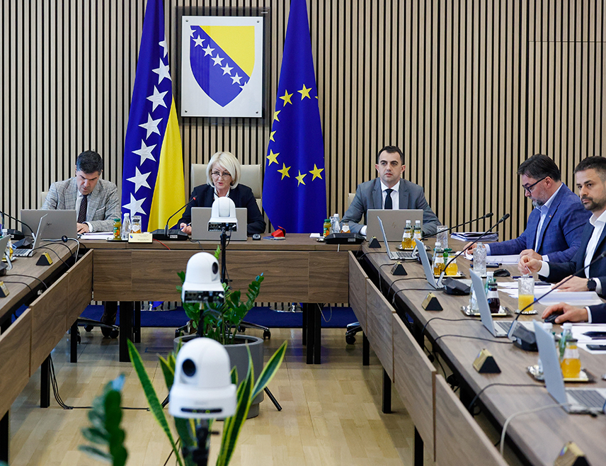 САРАЈЕВО, 15. АПРИЛА /СРНА/ - Савјет министара омогућио је безвизни режим за држављане Бахреина, Омана и Саудијске Арабије за вријеме туристичке сезоне од 1. јуна до 30. септембра у укупном трајању до 60 дана.