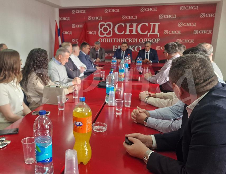 БРЧКО, 15. АПРИЛА /СРНА/ - Предсједник брчанског одбора СНСД-а Синиша Милић изјавио је данас да Брчко остаје стратешки интерес Републике Српске, те да локална организација ове странке потпуно спремна дочекује предстојеће опште изборе.