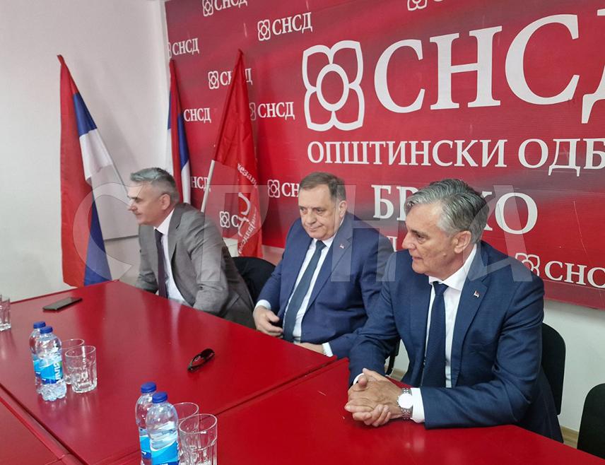 БРЧКО, 15. АПРИЛА /СРНА/ - Предсједник СНСД-а Милорад Додик изјавио је данас у Брчком да ће Република Српска до 2030. године инвестирати између 25 и 30 милиона КМ у инфраструктурне пројекте у дистрикту с циљем подршке српској заједници и укупног развоја ове локалне заједнице.