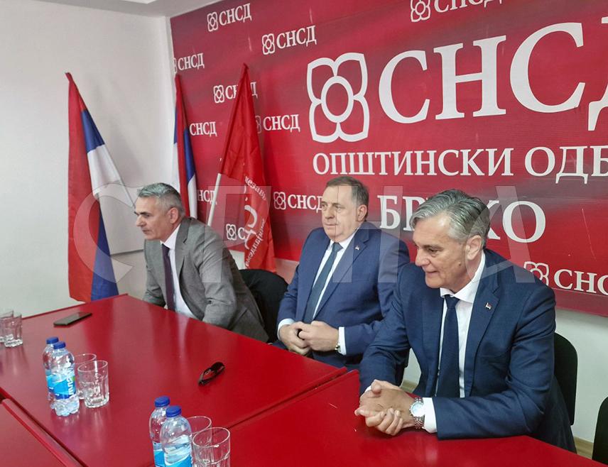 BRČKO, APRIL 15 /SRNA/ – Member of the SNSD Main Board Siniša Karan stated that the Brčko District is often used as a threat to Republika Srpska, but that it is not one, and that it does not represent a negation of the Serbian national identity but rather its affirmation.