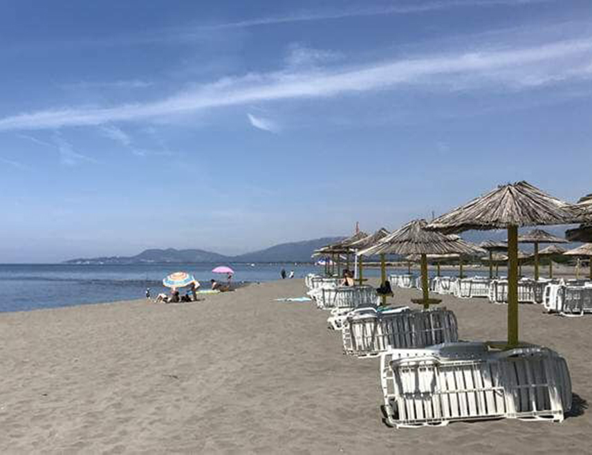 ПОДГОРИЦА, 16. АПРИЛА /СРНА/ - Предузеће "Заштита простора Црне Горе" завршило је уређење плаже на Ади Бојани за предстојећу туристичку сезону.