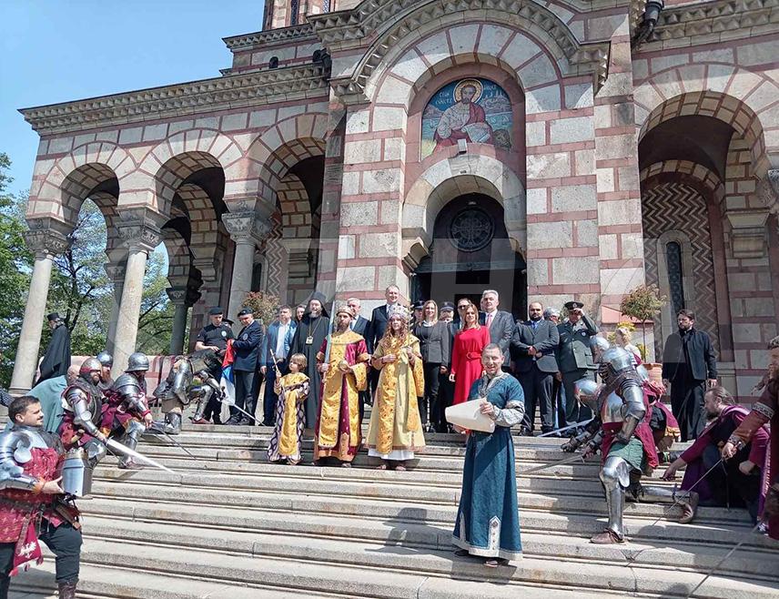 БЕОГРАД, 16. АПРИЛА /СРНА/ - Цар Душан назван је Силним, не по мачу који је носио и величини територије којом је владао већ по визији коју је имао и ономе што је оставио српском народу, изјавила је данас у Београду министар за рад, запошљавање, борачка и социјална питања Србије Милица Ђурђевић Стаменковски на обиљежавању Дана сјећања на владавину цара Душана.