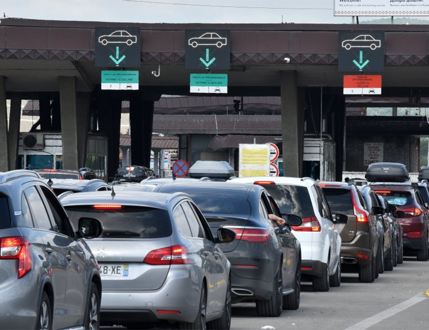 БАЊАЛУКА, 16. АПРИЛА /СРНА/ - Појачан је саобраћај на граничним прелазима Градишка, Доња Градина и Велика Кладуша на улазу у БиХ из Хрватске, саопштено је из Ауто-мото савеза Републике Српске.
