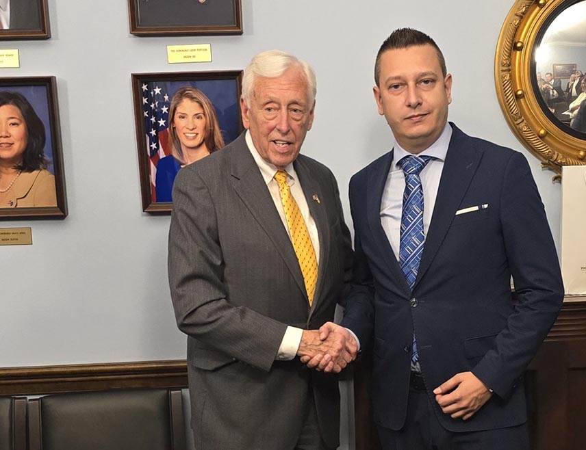 WASHINGTON, APRIL 16 /SRNA/ – Deputy Minister of Defense in the Council of Ministers Aleksandar Goganović met in Washington with one of the Democratic leaders in Congress, Steny Hoyer.