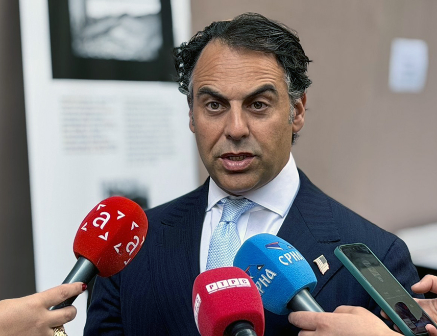 BELGRADE, APRIL 17 /SRNA/ – President of the American Association of Jewish Lawyers and Jurists Robert Garson has announced that he will attend the commemoration of the Day of Remembrance for the Jasenovac victims in Donja Gradina on Sunday, 19 April, and stressed that the truth about the Ustasha camp Jasenovac is extremely important not only for Jewish communities, but also for Serb and Roma communities.