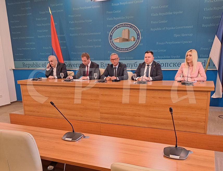 BANJA LUKA, APRIL 17 /SRNA/ – Republika Srpska Minister of Justice Goran Selak stated that it is evident that General Ratko Mladić is being treated inhumanely in detention in The Hague and that basic European prison rules are not being met.