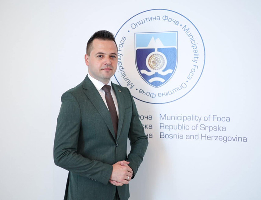 FOČA, APRIL 17 /SRNA/ – Granting city status to Foča will not be just a formal change, but a strategic turning point that will bring new investments, strengthen the economy and improve the standard of living for every citizen, Mayor Milan Vukadinović said.