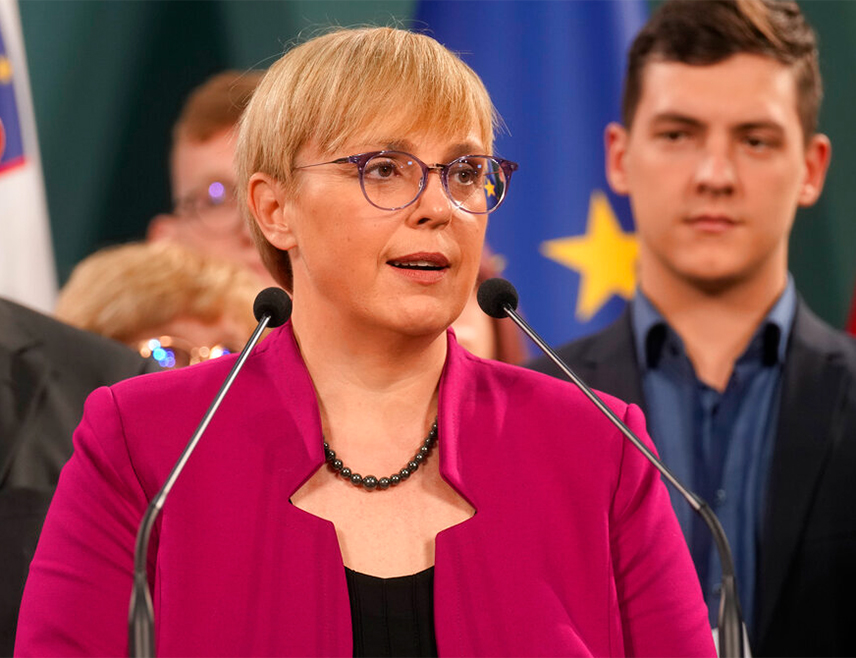 АНТАЛИЈА, 17. АПРИЛА /СРНА/ - Највећа грешка ЕУ је што је Брисел одбијао да разговара са Москвом, јер се ниједна криза у свијету не може ријешити колико се не разговара са једном од умијешаних страна, изјавила је предсједник Словеније Наташа Пирц Мусар.