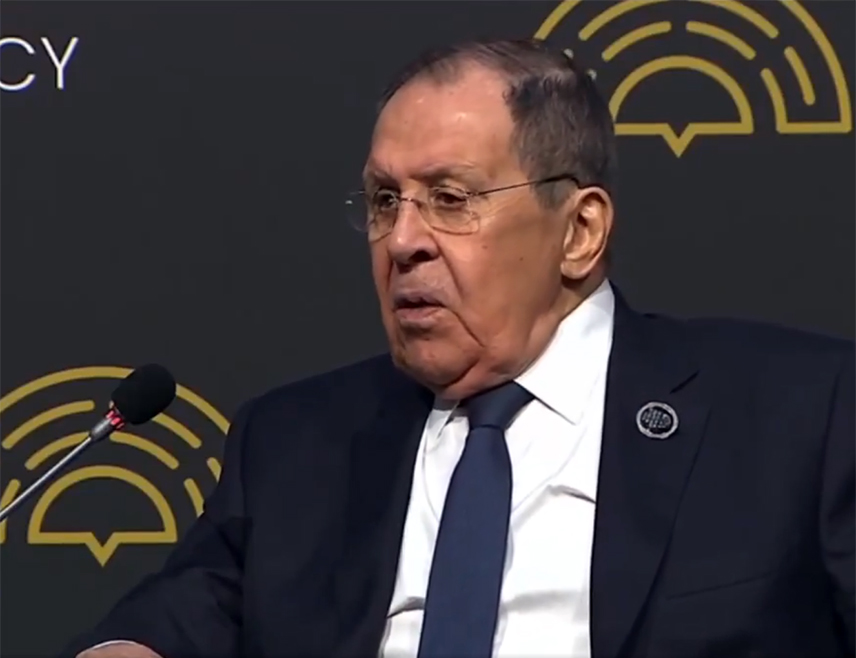 АНТАЛИЈА,  18. АПРИЛА /СРНА/ - У односима Русије и Кине нема једностране зависности, а трговинске и енергетске везе су уравнотежене, оцијенио је руски министар спољних послова Сергеј Лавров.