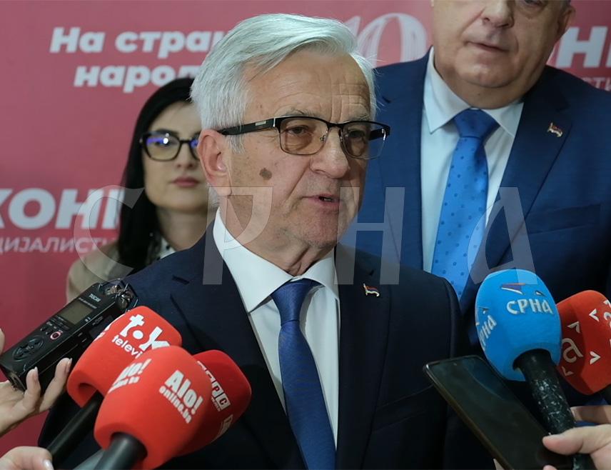 ЛАКTАШИ, 18. АПРИЛА /СРНА/ - Предсједник ДЕМОС-а Недељко Чубриловић честитао је данас у Лакташима јубилеј Социјалистичкој партији /СП/ истичући да је тешко одржива свака власт која у себи нема социјалистичку компоненту.