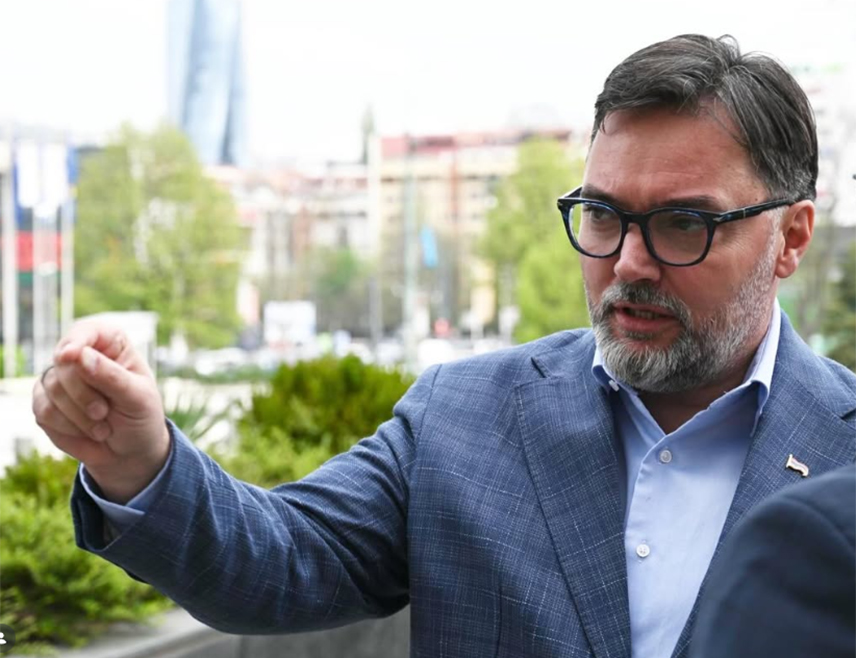 SARAJEVO, APRIL 18 /SRNA/ - Deputy Chairman of the Council of Ministers Staša Košarac believes it is an extremely dangerous practice that Foreign Minister Elmedin Konaković continuously abuses his position and acts outside the positions of the Presidency of BiH and the agreed foreign policy.