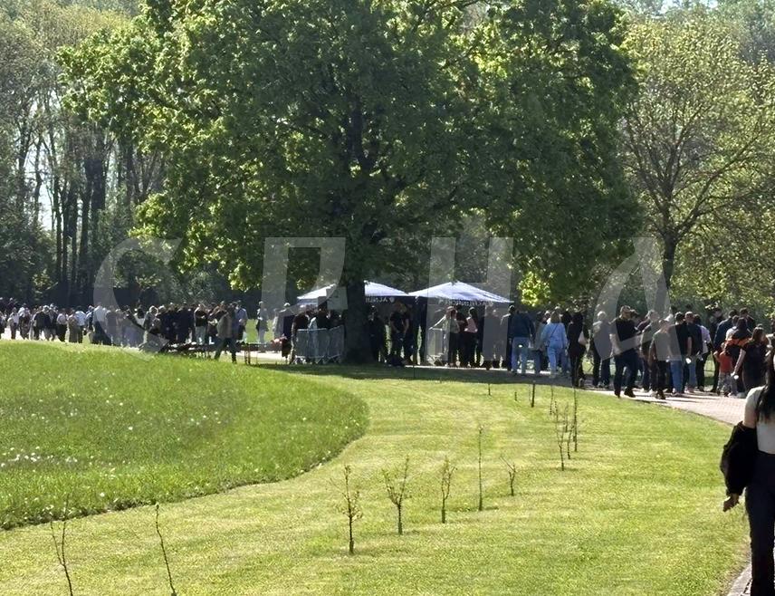 КОЗАРСКА ДУБИЦА, 19. АПРИЛА /СРНА/ - Многобројни грађани из свих дијелова Републике Српске пристижу у Спомен-подручје Доња Градина код Козарске Дубице гдје се обиљежава Дан сјећања на жртве усташког злочина геноцида у концентрационом логору Јасеновац и његовом највећем стратишту - Доњој Градини у НДХ.