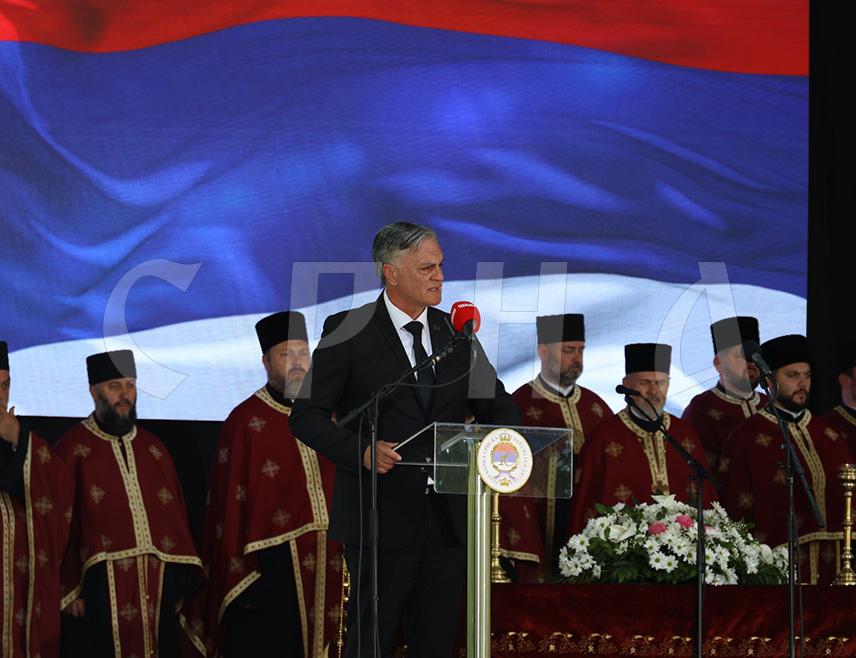 ДОЊА ГРАДИНА, 19. АПРИЛА /СРНА/ - Предсједник Републике Српске Синиша Каран истакао је да Доња Градина није обично стратиште, већ посвећена српска земља покропљена крвљу мученика.