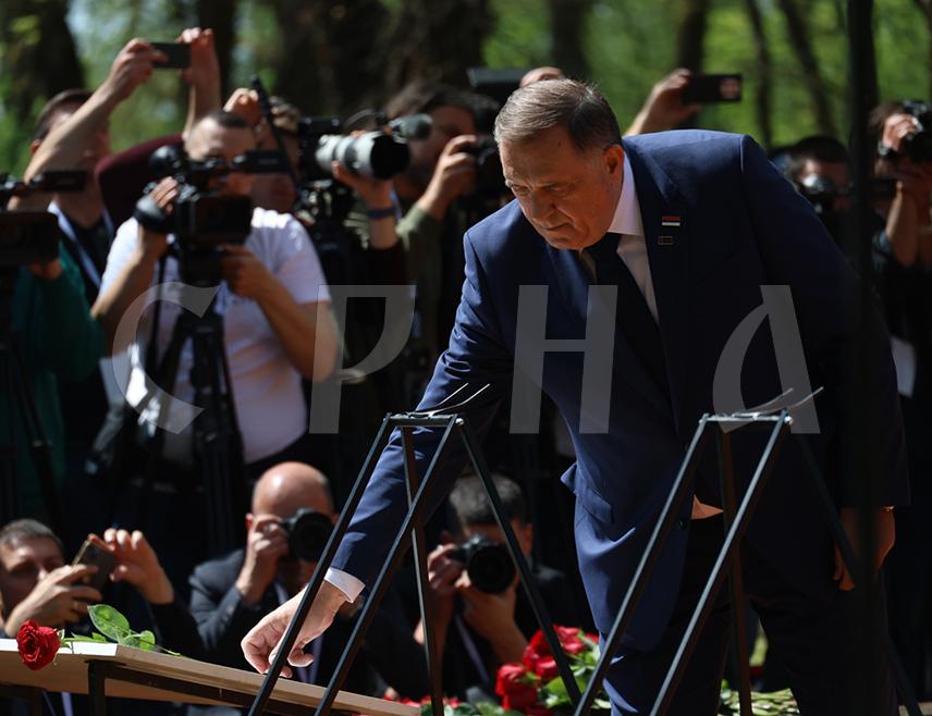 BANJA LUKA, APRIL 19 /SRNA/ - SNSD President Milorad Dodik said that no one will be able to cover up the truth about Jasenovac because the Serbian people have Republika Srpska and Serbia.