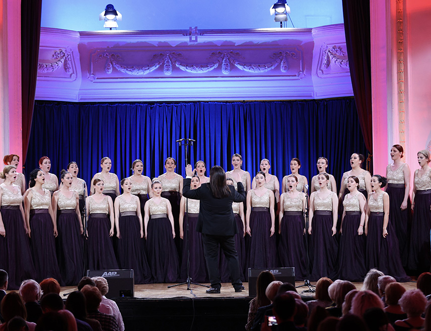 БАЊАЛУКА, 20. АПРИЛА /СРНА/ - Женски камерни хор "Бањалучанке" ће наступом на престижном интернационалном хорском такмичењу "Нордик војсес" у финском граду Лахти средином маја отворити нову концертну и такмичарску сезону, рекао је Срни диригент хора Младен Матовић.