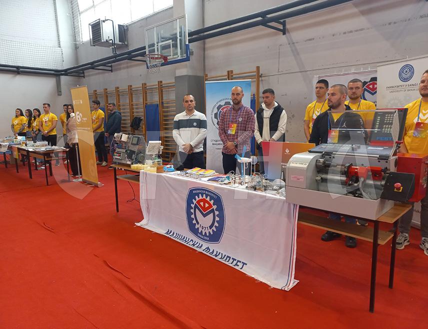 БАЊАЛУКА, 20. АПРИЛА /СРНА/ - Ректор Универзитета у Бањалуци Радослав Гајанин рекао је ће током Дана отворених врата Универзитета сви факултети имати прилику да представе своје студијске програме и матурантима пруже прилику да се упознају више о факултетима за које су заинтересовани.