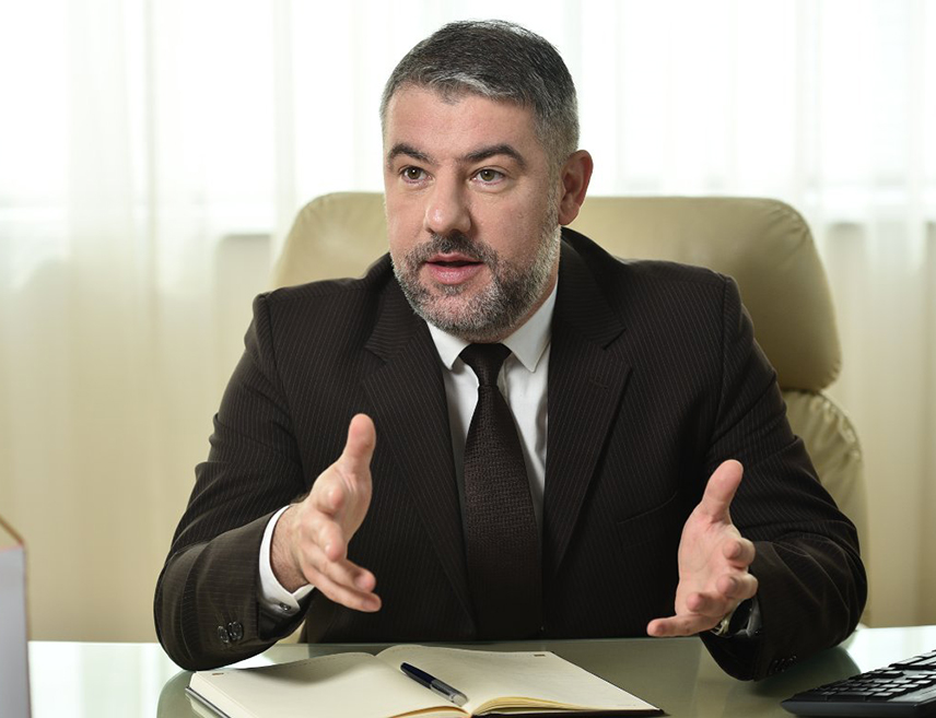 БАЊАЛУКА, 20. АПРИЛА /СРНА/ - Министар здравља и социјалне заштите Републике Српске Ален Шеранић потписаће сутра у Бањалуци протокол о лијечењу повратника у Посавски кантон у Универзитетском клиничком центру /УКЦ/ Републике Српске у Бањалуци и Болници "Свети апостол Лука" Добој.