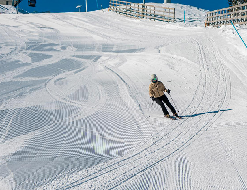 ПАЛЕ, 20. АПРИЛА /СРНА/ - Зимска туристичка сезона на Јахорини успјешно је завршена, а ову планину је за 139 дана посјетило око 400.000 скијаша.