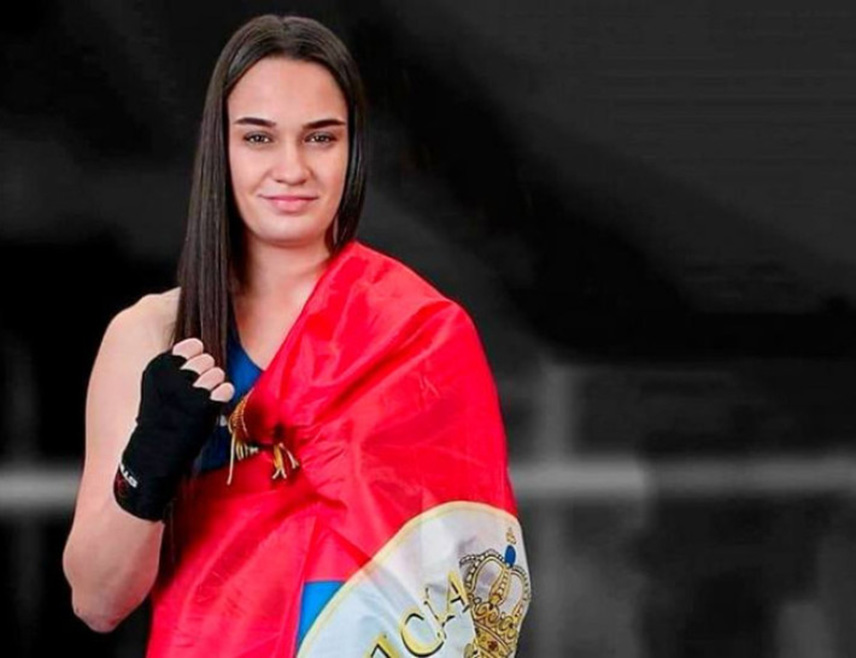 БЕОГРАД, 20. АПРИЛА /СРНА/ - Репрезентативка Србије у боксу Сара Ћирковић пласирала се у осмину финала Свјетског купа који се одржава у Бразилу.