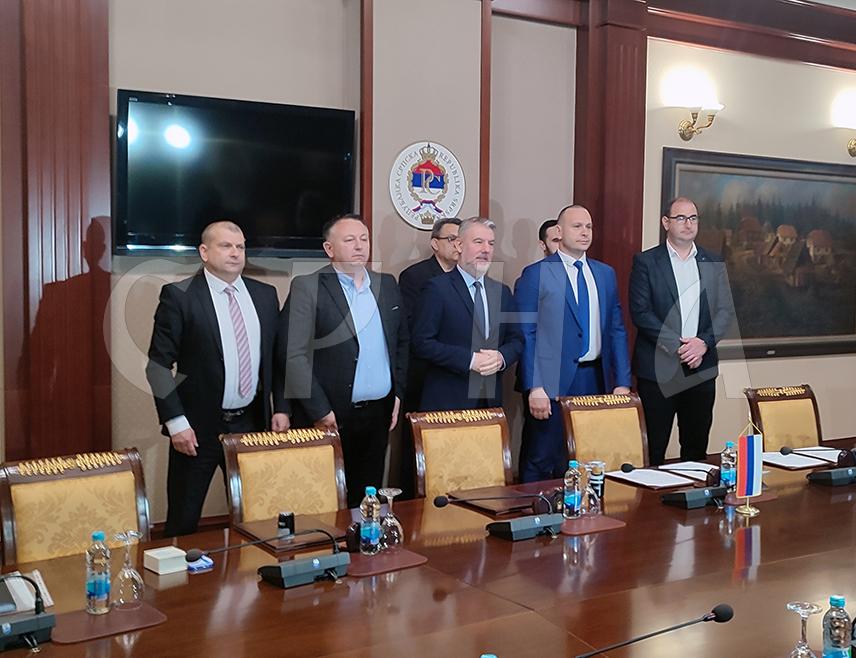 BANJA LUKA, APRIL 21 /SRNA/ – A protocol on the treatment of returnees from Posavina Canton in the University Clinical Center of Republika Srpska and the St. Apostle Luke Hospital in Doboj has been signed today in Banja Luka.