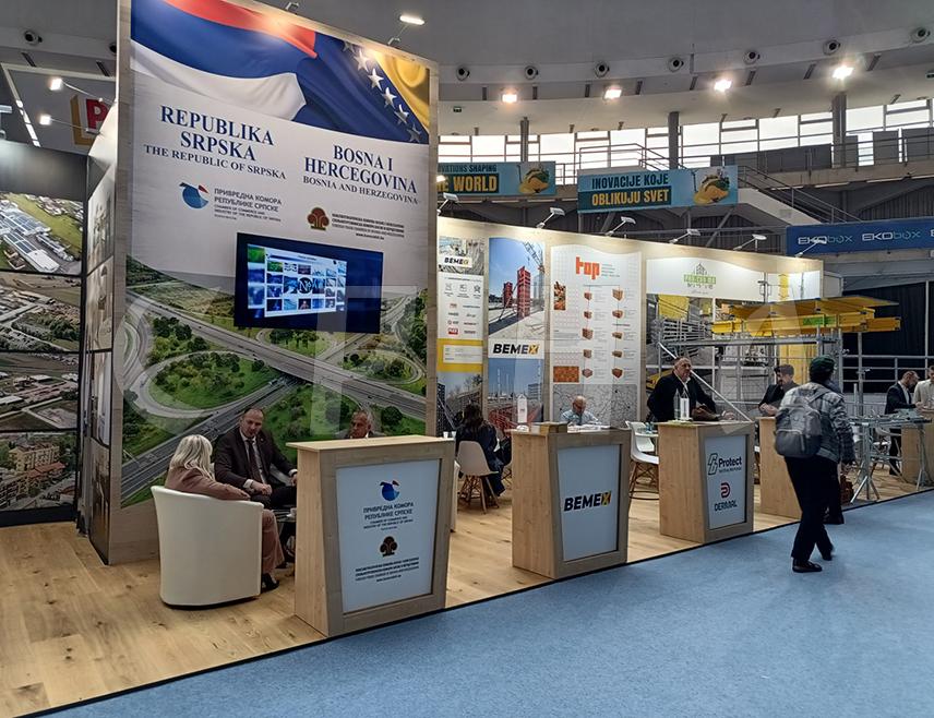 БЕОГРАД, 21. АПРИЛА /СРНА/ - Привредна комора Републике Српске је на 50. Међународном сајму грађевинарства у Београду организовала заједнички наступ пет компанија из Републике Српске, од којих су неке већ присутне на тржишту Србије, Европе и ван ње, а неке имају амбицију да се пласирају на простору Србије.