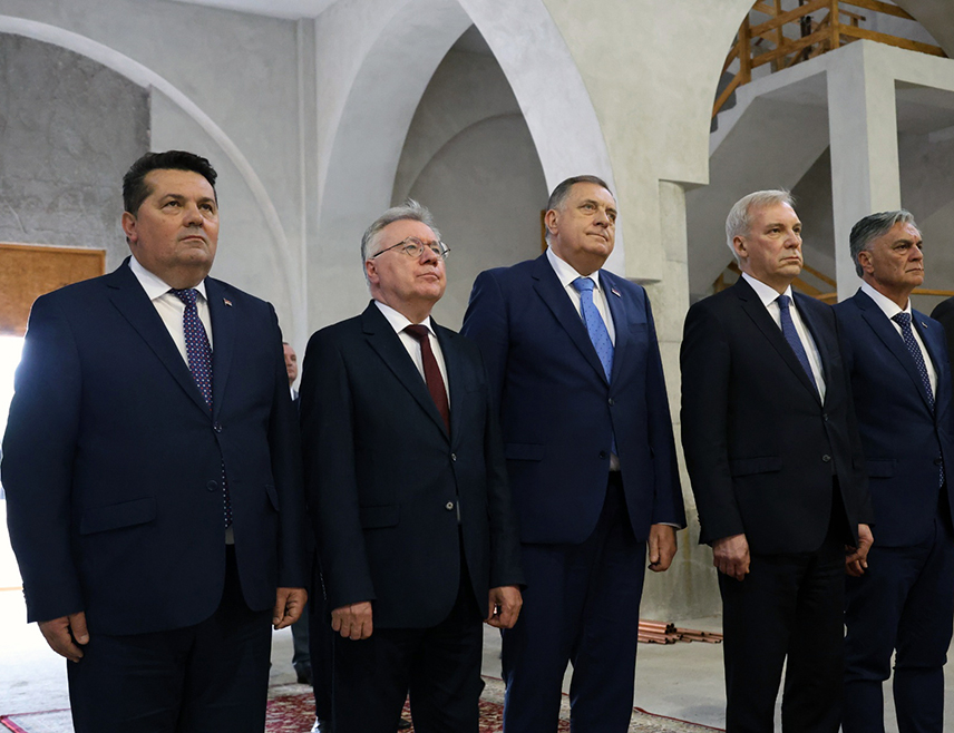 БАЊАЛУКА, 21. АПРИЛА /СРНА/ - Предсједник Народне скупштине Републике Српске Ненад Стевандић истакао је да је Српска изабрала тежи, али једини исправан пут, настављајући да његује братске односе са Русијом.