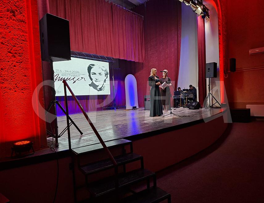 ШАМАЦ, 21. АПРИЛА /СРНА/ - Фестивал "Милица", посвећен знаменитој Шамчанки Милици Бабић Андрић, првој школованој костимографкињи на овим просторима и супрузи нобеловца Иве Андрића, вечерас је свечано отворен у Шамцу концертом Оперског студија Народног позоришта из Београда.