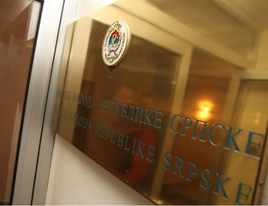 БАЊАЛУКА, 22. АПРИЛА /СРНА/ - Вијеће народа Републике Српске разматраће данас одлуку о покретању поступка заштите виталног националног интереса бошњачког и хрватског народа о Резолуцији о осуди и забрани промовисања и величања идеологије и симбола НДХ и усташке, нацистичке и фашистичке идеологије и симбола.