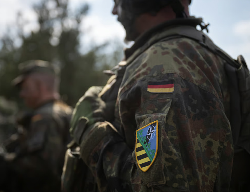 БЕРЛИН, 22. АПРИЛА /СРНА/ - Горња старосна граница за војне резервисте у Њемачкој требало би да се подигне на 70 година, с обзиром на то да људи дуже остају у форми, изјавио је новоизабрани предсједник Удружења резервиста Бастијан Ернст.