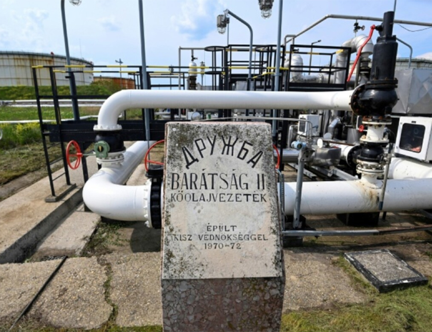 БРАТИСЛАВА, 22. АПРИЛА /СРНА/ - Словачка ће чекати стварно отварање нафтовода "Дружба" и још не планира да одобри нове санкције Русији, изјавио је словачки премијер Роберт Фицо.