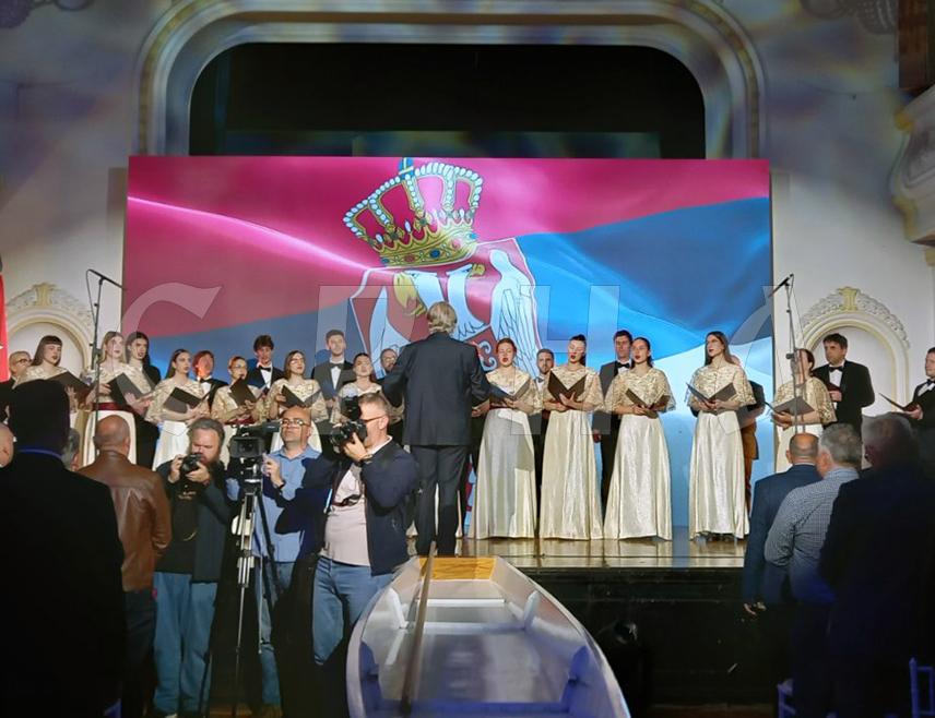 БАЊАЛУКА, 22. АПРИЛА /СРНА/ - Бившем градоначелнику Бањалуке Драгољубу Давидовићу данас је уручен "Кључ града" са Повељом "Почасни грађанин града Бањалука" на свечаној академији поводом 22. априла, Дана града.