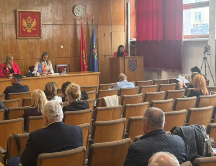 НИКШИЋ, 23. АПРИЛА /СРНА/ - Никшићки парламент усвојио је иницијативу о подизању спомен-обиљежја у Котор јами гдје је страдало око 300 цивила од комунистичког злочина које је деценијама било на маргии јавног сјећања.