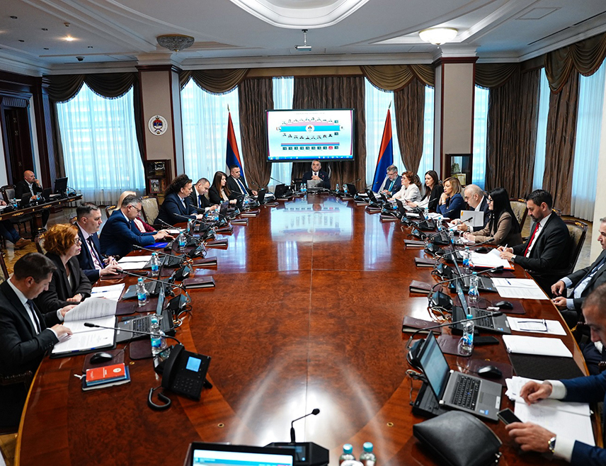 БАЊАЛУКА, 23. АПРИЛА /СРНА/ - Влада Републике Српске донијела је одлуку о висини школарине за редовне студенте на студијским програмима првог и другог циклуса студија на јавним високошколским установама за академску 2026/27. годину, која је остала на нивоу претходне академске године.