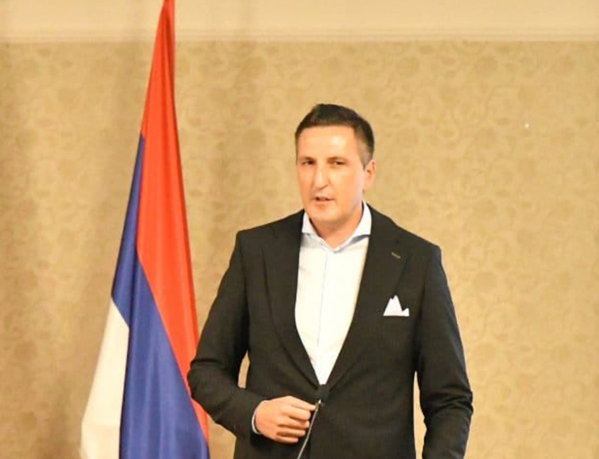 ИСТОЧНО САРАЈЕВО, 23. АПРИЛА /СРНА/ - Директор компаније "Сарајево-гас" из Источног Сарајева Недељко Елек оцијенио је као сулуду и још једну у низу лоших одлука пресуду у корист компаније "Енергоинвест" у правном спору против "Сарајево-гаса" и позвао министра правде Српске Горана Селака да узме у заштиту компаније из Српске.