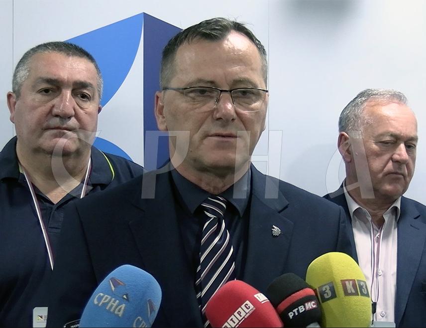 ИСТОЧНО САРАЈЕВО, 23. АПРИЛА /СРНА/ - Предсједник Предсједништва БОРС-а Милован Гагић изјавио је да се бивши борци Војске Републике Српске никада неће одрећи свога команданта генерала Ратка Младића, као ни онога за шта су се заједно борили.