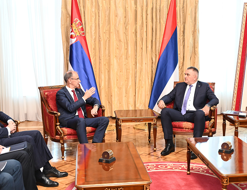 БАЊАЛУКА, 23. АПРИЛА /СРНА/ - Предсједник Владе Републике Српске Саво Минић састаће се сутра у Београду са предсједником Владе Србије Ђуром Мацутом.