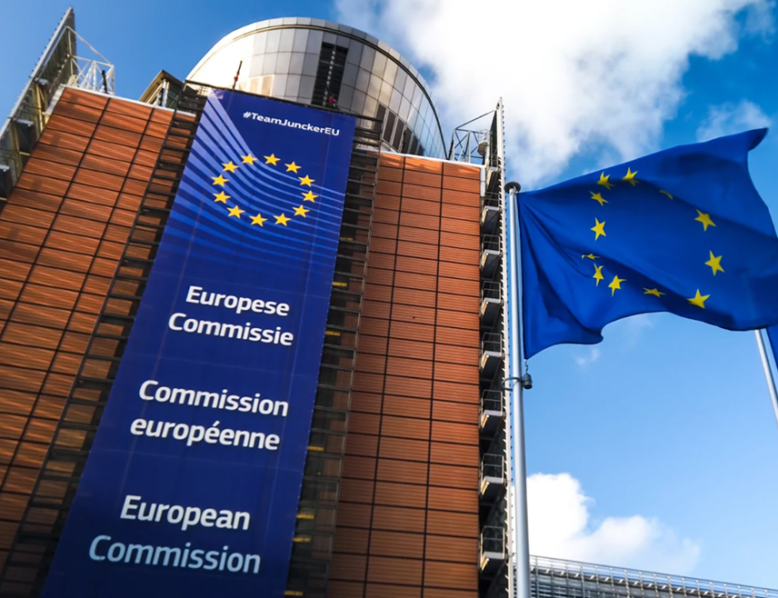 БРИСЕЛ, 23. АПРИЛА /СРНА/ - ЕУ увела је санкције за 33 појединца и 83 организације из Русије, као и на одређене услуге и робу из Бјелорусије у оквиру новог пакета мјера, саопштено је из Европске комисије.