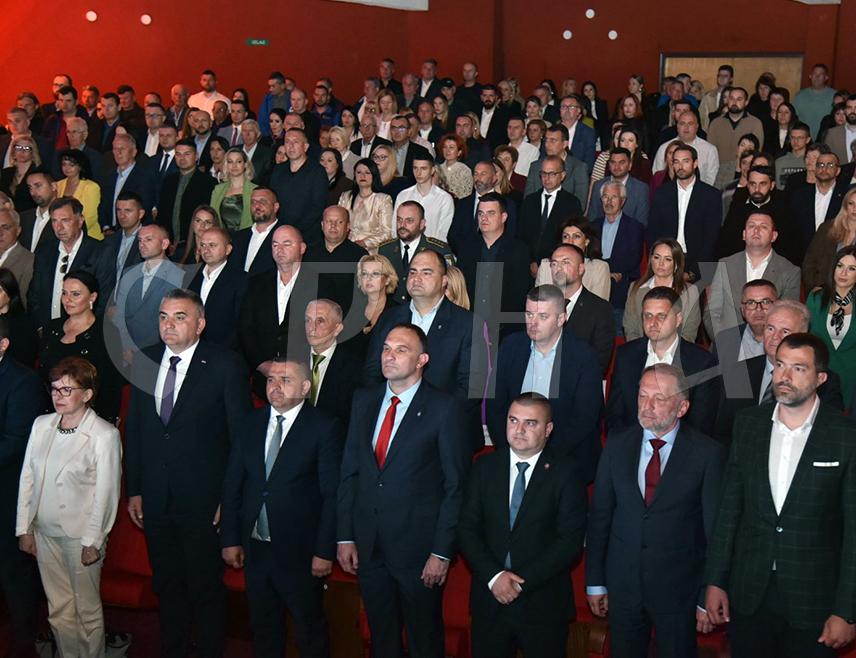 ЛАКТАШИ, 23. АПРИЛА /СРНА/ - У Лакташима је почела свечана академија поводом Дана града којој присуствује предсједник Владе Републике Српске Саво Минић.