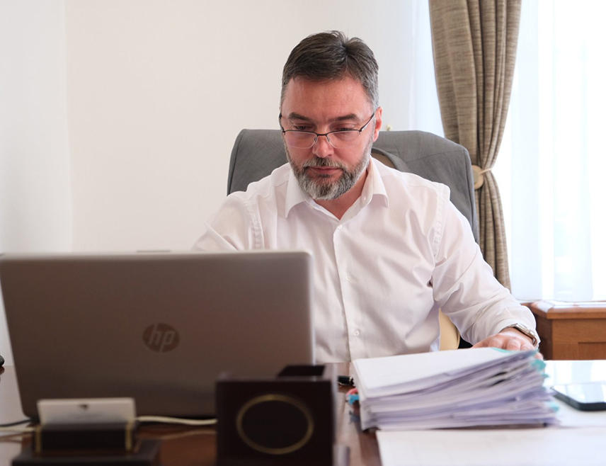 САРАЈЕВО, 24. АПРИЛА /СРНА/ -  Трговска гора не смије бити локација за складиштење или одлагање радиоактивног отпада и истрошеног нуклеарног горива, пажљиво се припрема документација за сучељавање са Хрватском у Женеви у мају, изјавио је замјеник предсједавајуће Савјета министара Сташа Кошарац.