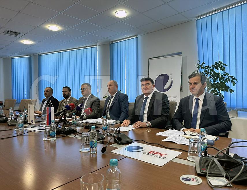 ТРЕБИЊЕ, 24. АПРИЛА /СРНА/ - Генерални директор "Електропривреде Републике Српске" Лука Петровић изјавио је да је, након београдске затворена и вашингтонска арбитража, те да је  укупан одштетни захтјев од милијарду и тристо милиона евра сведен  на 160 милиона евра.