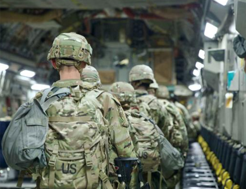 ВАШИНГТОН, 24. АПРИЛA /СРНА - РИА Новости/ - Три носача авиона, више од 200 летјелица и 15.000 морнара и маринаца распоређено је на Блиском истоку као дио велике ударне групе, саопштила је Централна команда САД.