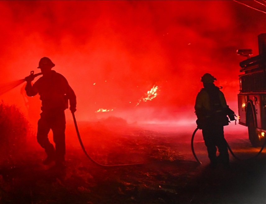 ОЦУЧИ, 26. АПРИЛА /СРНА/ - Јапан је распоредио 1.400 ватрогасаца и 100 припадника војске у борби против планинских пожара на сјеверу земље који се шире већ пети дан заредом.