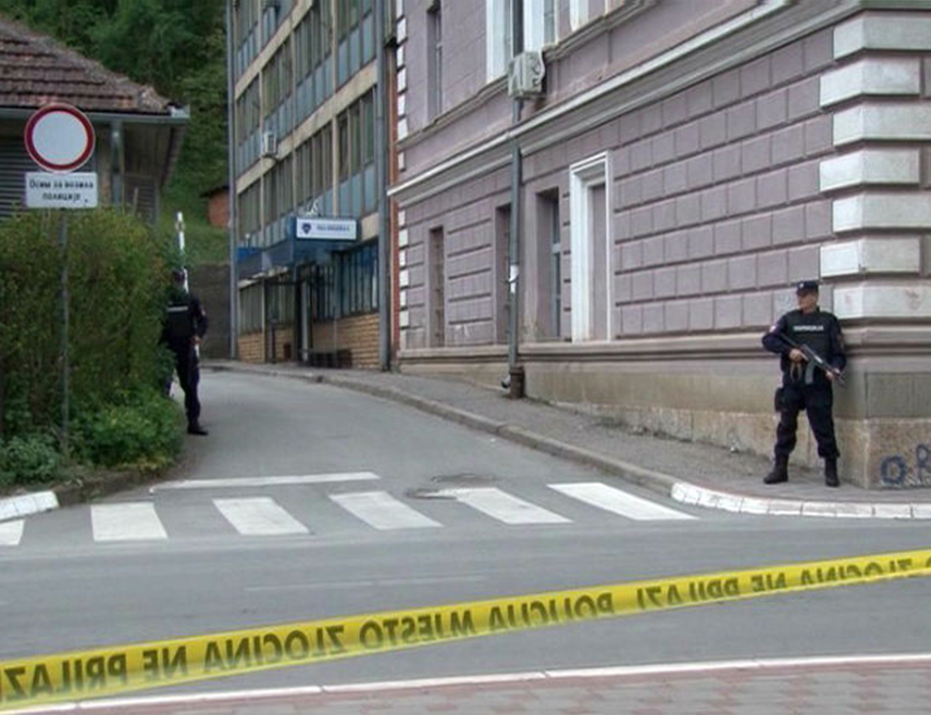 БИЈЕЉИНА, 26. АПРИЛА /СРНА/ - Полицајац Републике Српске Драган Ђурић убијен је 27. априла 2015. године у терористичком нападу исламисте на полицијску станицу у Зворнику.