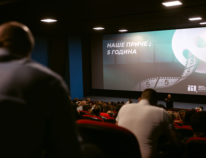 БАЊАЛУКА, 26. АПРИЛА /СРНА/ - Свечаном пројекцијом три краткометражна играна филма, Аудио-визуелни центар Републике Српске завршио је програм обиљежавања пет година успјешног рада.