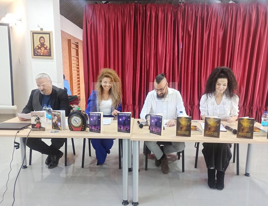 ЗВОРНИК, 26. АПРИЛА /СРНА/ - У Зворнику су вечерас представљене књиге "Терапија Теслом" аутора Тамаре Јевтовић из Београда и "Звер сам био – јагње ме дотакло" Немање Јовановића из Крагујевца.