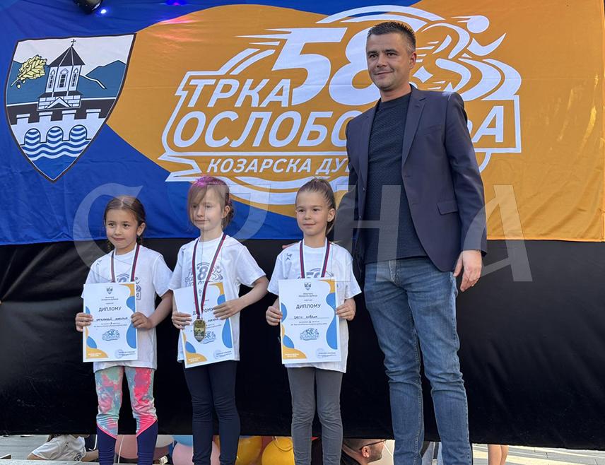 КОЗАРСКА ДУБИЦА, 26. АПРИЛА /СРНА/ - Tеа Фабер из Загреба и Урош Гутић из Невесиња побједници су у сениорској конкуренцији 58. "Tрке ослобођења" у Козарској Дубици, организоване у оквиру обиљежавања Дана општине.